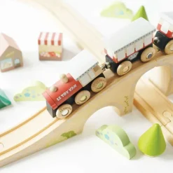 Figure 8 Wooden Train Set - 40 Pieces