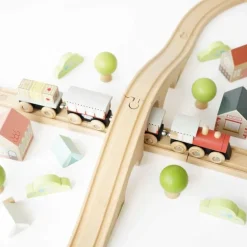 Figure 8 Wooden Train Set - 40 Pieces