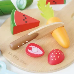 Wooden Chopping Board & Sliceable Play Food